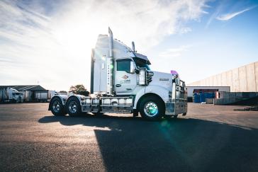 With more than more than 50 years of experience and operates an Australia-wide national road transport network with a linehaul fleet of Kenworth and Mercedes Actros prime movers.