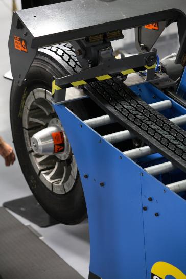 Automated splice machins deliver millimetre precision when joining the two ends of a tread together.