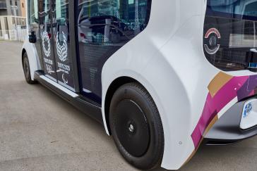 Toyota e- Palette: “Bridgestone’s support includes specially-designed tyres for autonomous BEV Toyota e-Palette vehicles in the Olympic and Paralympic Villages.”