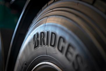 Bridgestone and NatRoad have announced a new e-learning program to help road transport operators through the decarbonisation process.