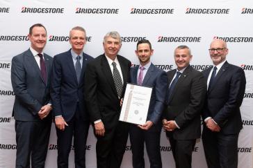 Bridgestone Service Centre Bendigo North picked up Commercial Retail Dealer of the Year. L-R: Kevin Robins, Rob Salter, Kevin Fitt, Garry Marwood, Heath Barclay and Darren Denley.