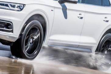 In the wet, Potenza Sport shines with significantly better wet corning and wet handling than the benchmark and competition, as well as advantages in wet braking and high-speed stability.